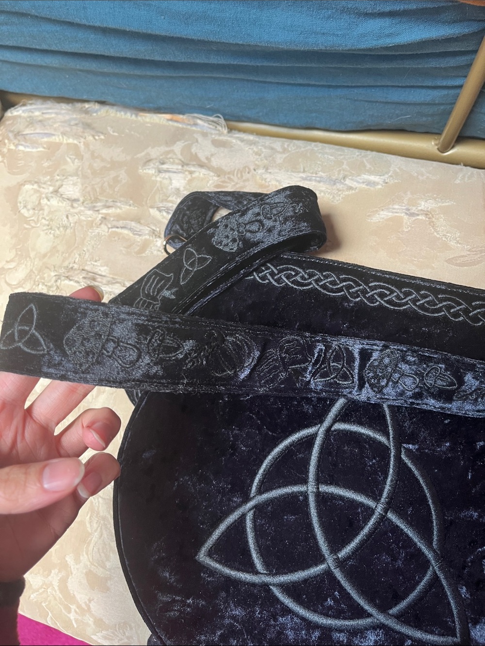 Witchy Goth black crushed velvet cauldron purse bag - Picture 6 of 7